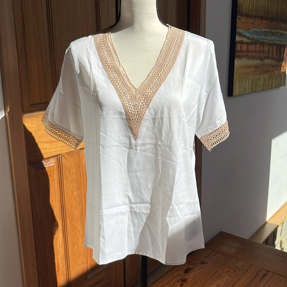 NWOT White Boho V-Neck Top - Picture 3 of 3
